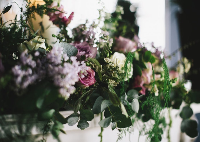 Five things to consider when choosing your wedding flowers.