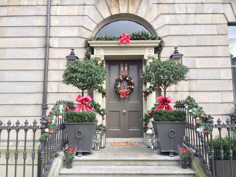 No. 25 Fitzwilliam Place | Christmas Party | Christmas Doorway | Christmas Wreath